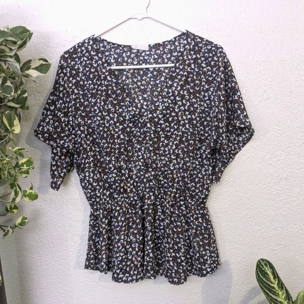 Cute Blue Floral Peplum Blouse with Flutter Sleeves Sz M